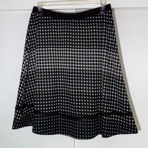 Black &‎ white houndstooth skirt